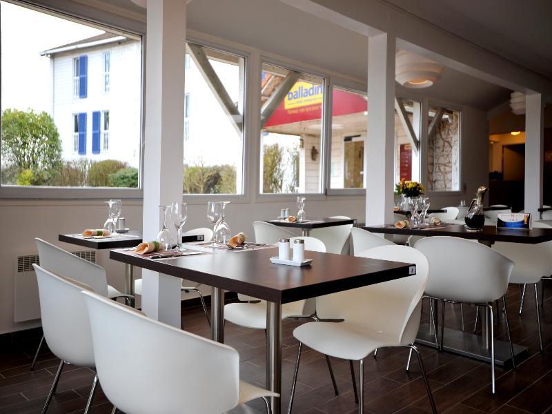Enzo Hotels Trappes By Kyriad Direct Exterior foto