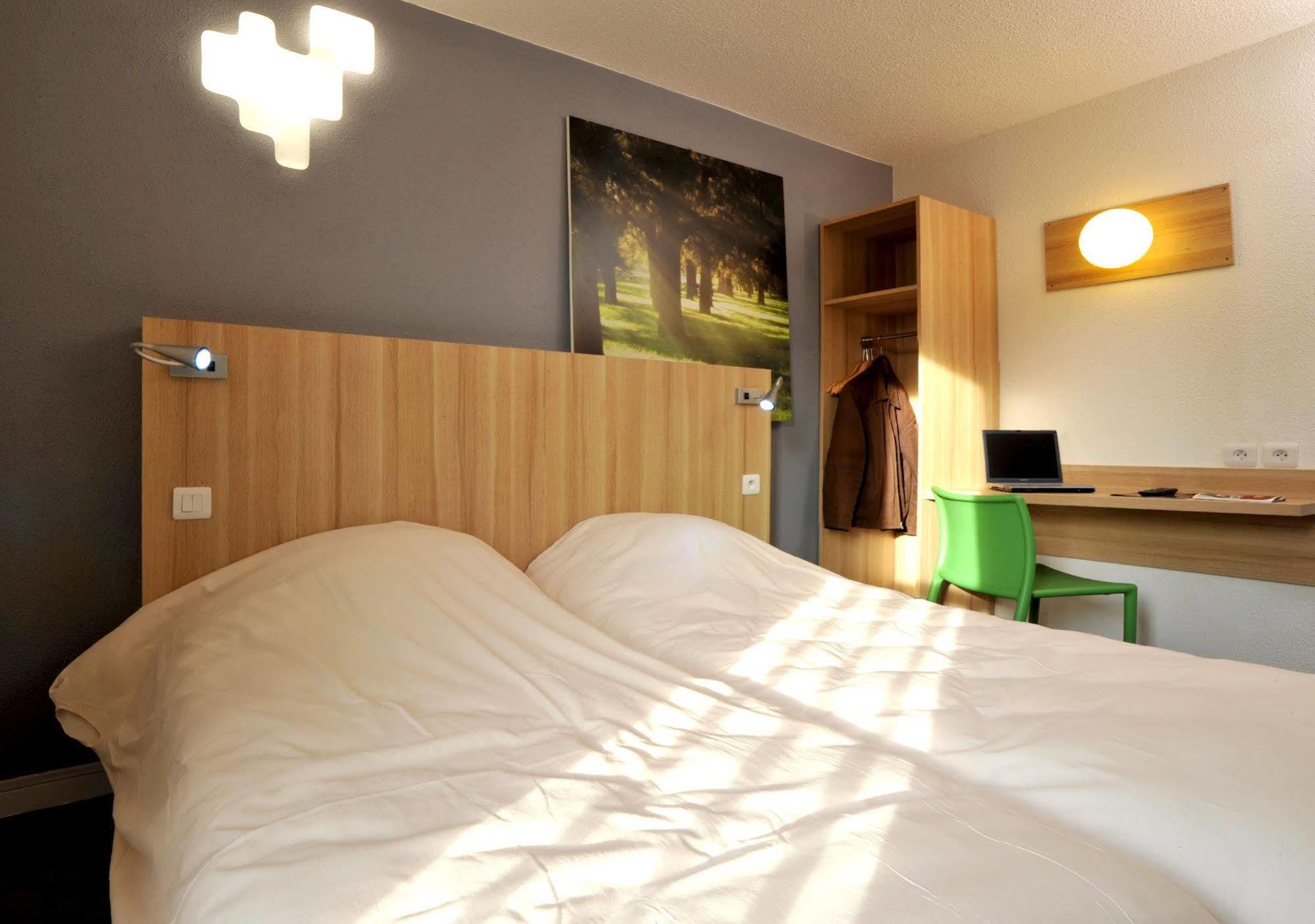 Enzo Hotels Trappes By Kyriad Direct Exterior foto