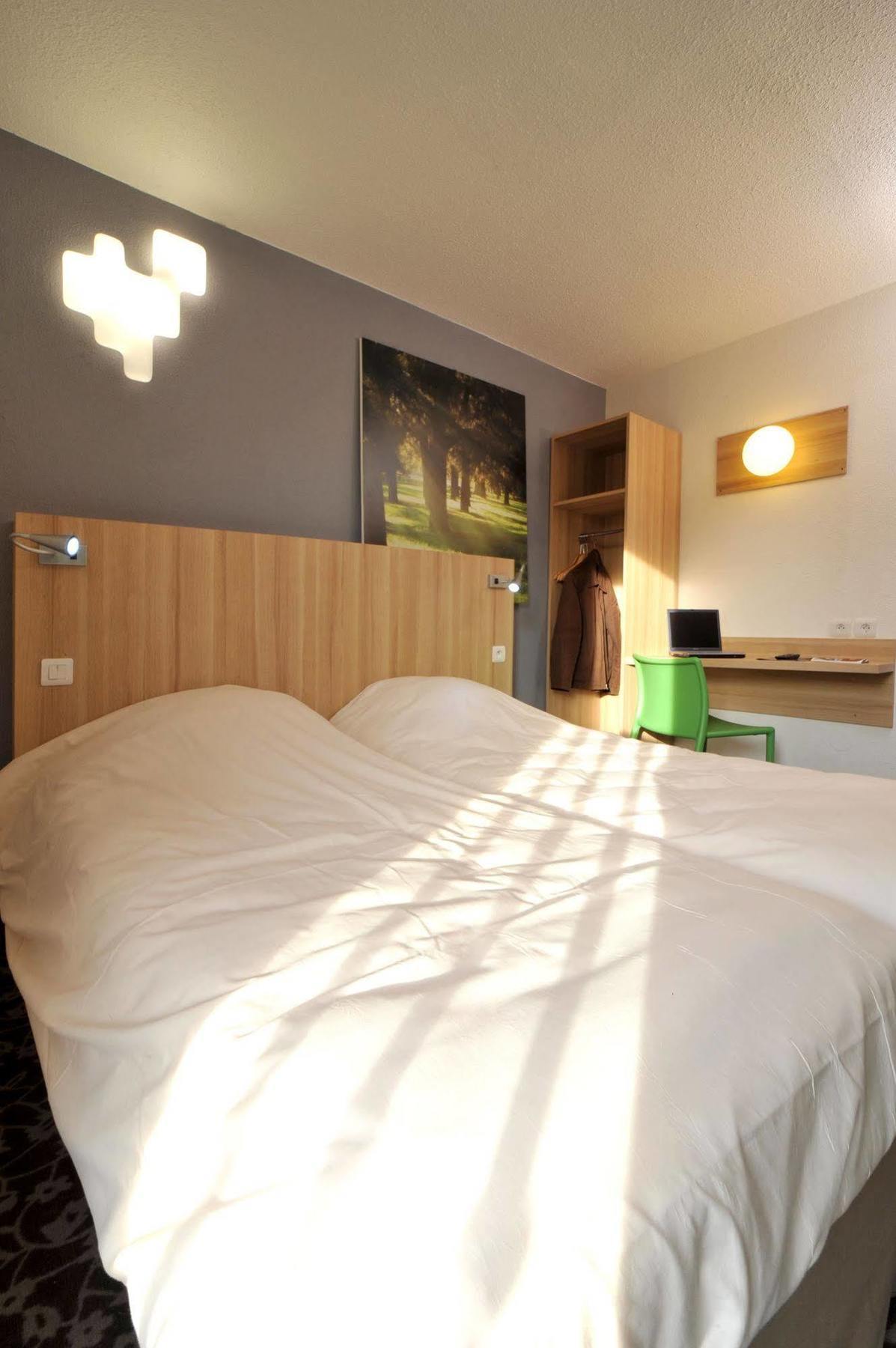 Enzo Hotels Trappes By Kyriad Direct Exterior foto