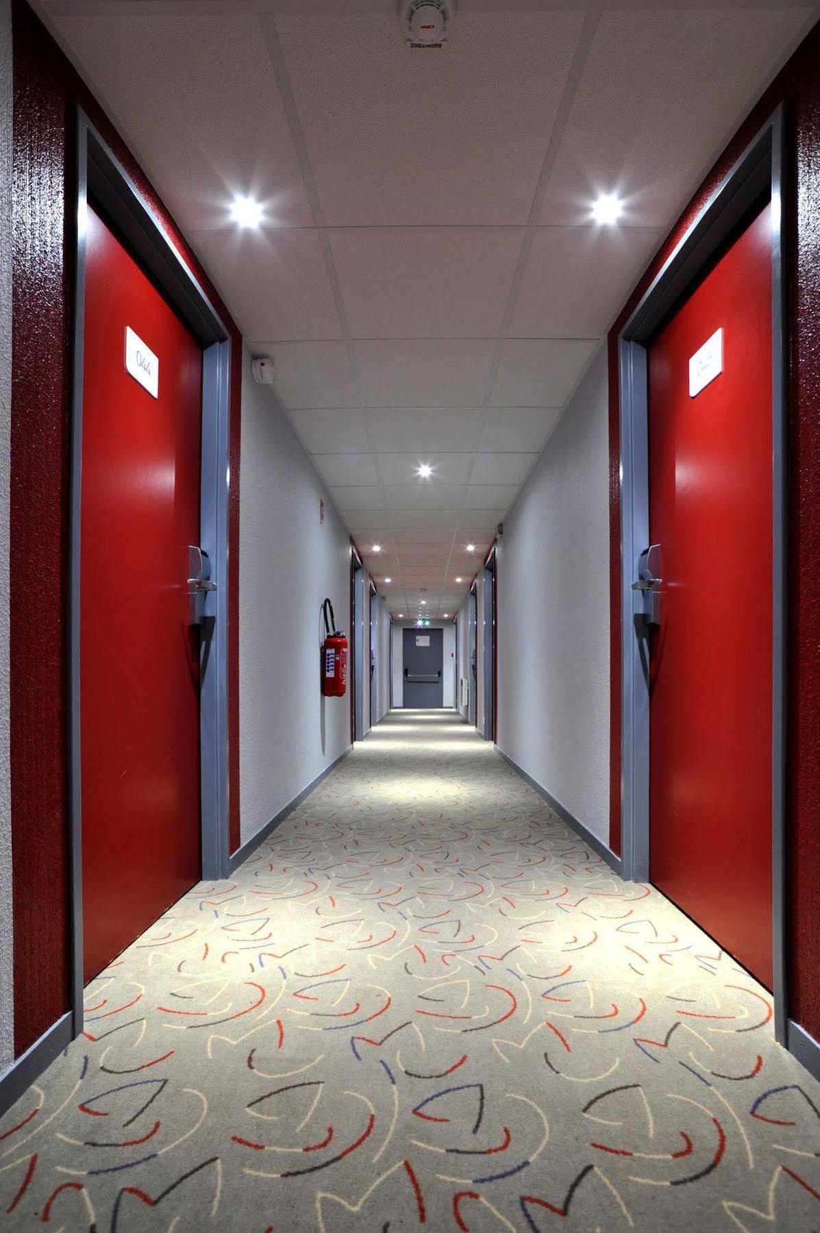 Enzo Hotels Trappes By Kyriad Direct Exterior foto